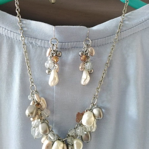 Necklace with earrings used in nude shades