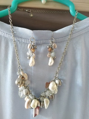 Necklace with earrings used in nude shades