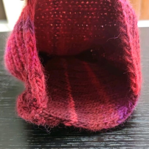 Women's knitted handmade hat like new, size M