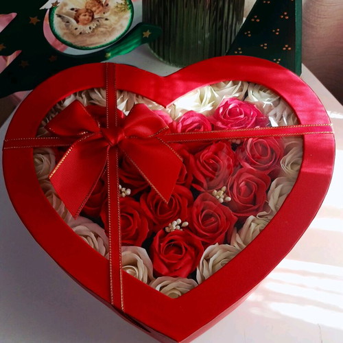 Soap leaf roses in gift box new