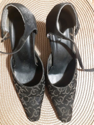 Black pumps used with low heel size 36