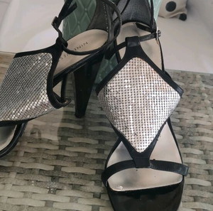 Nine West 9 πόνοι