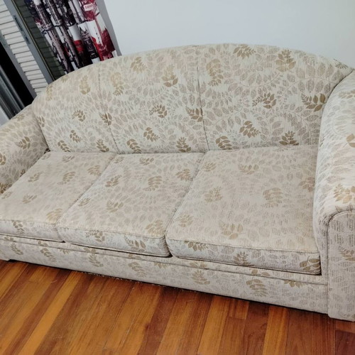 Three-seater sofa used in very good condition