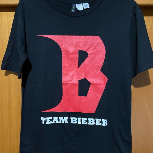 H&M Justin Bieber t shirt black with red logo like new