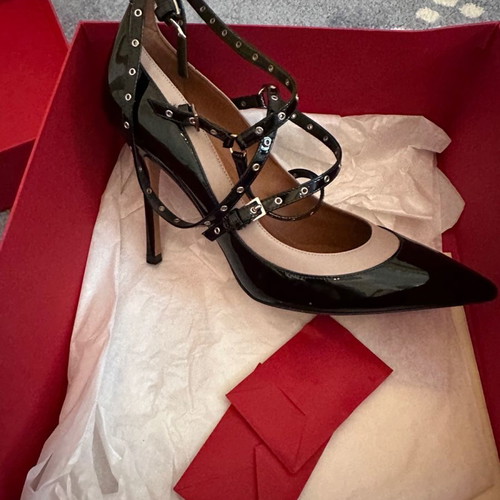 Valentino Garavani leather pumps used, size 38, worn twice