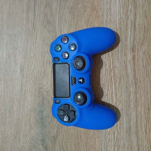 Ps4 Sony controller like new, black with blue case gift