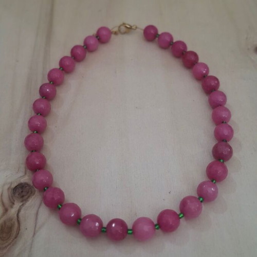 Nephrite necklace with large fuchsia pearls and green beads, handmade