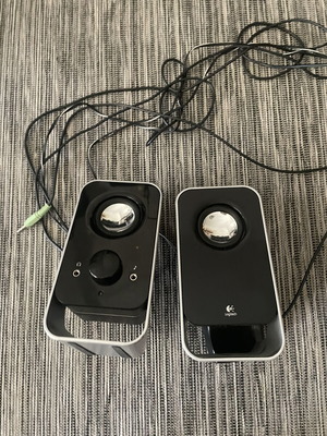 Logitech floor speakers like new, ideal for gaming