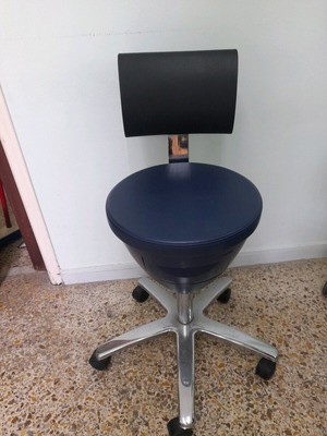 Καρεκλάκι σαν καινούργιο, ιδανικό για κομμωτήριο