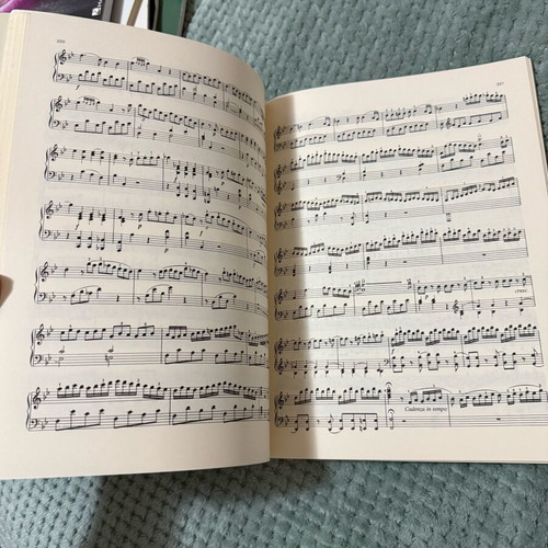 Mozart Piano Sonatas Sheet Music in Very Good Condition