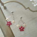 Bijou hoop earrings new, silver with ecru and fuchsia daisies