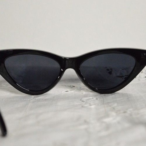 Butterfly sunglasses black like new