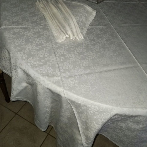 Jacquard tablecloth new with 12 floral cotton satin napkins