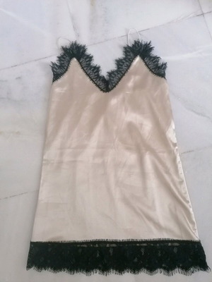 Σατέν μπλούζα lingerie Brigitte σαν καινούργιο, μπεζ με μαύρη δαντέλα