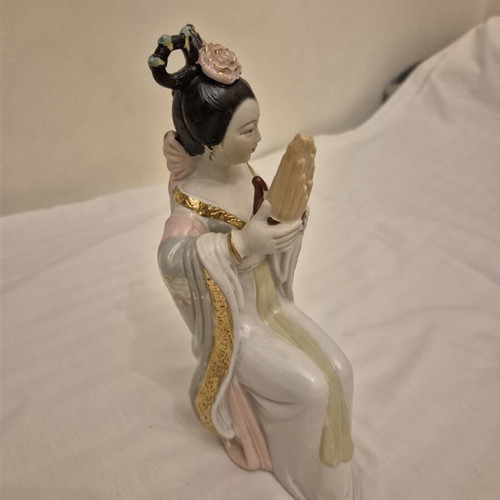 Chinese porcelain figure 1970, like new, size 24x14 cm