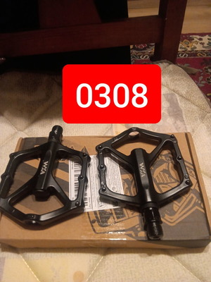 Bicycle pedals new