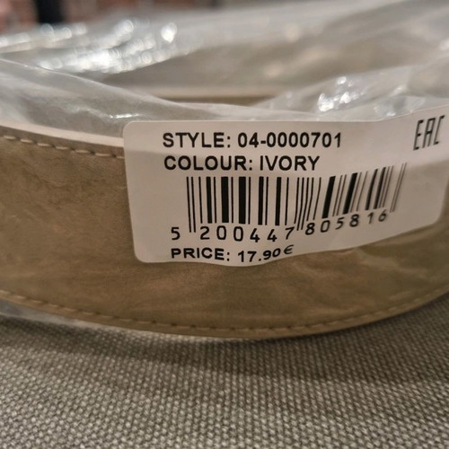 Verde belt new with gold heart buckle, ivory, size 110cm