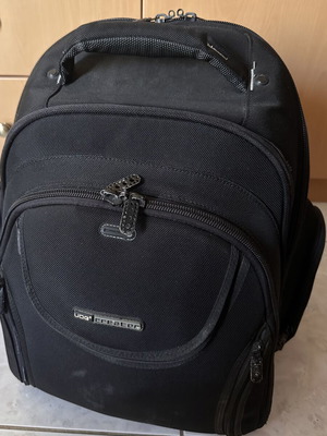 UDG Creator bag used with waterproof cover and large capacity