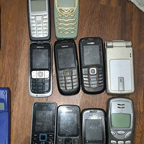 Old Nokia Sony Ericsson Samsung Phones used, pack of 15+