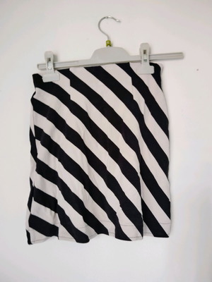 Mini skirt with zebra pattern like new, one size, black and white