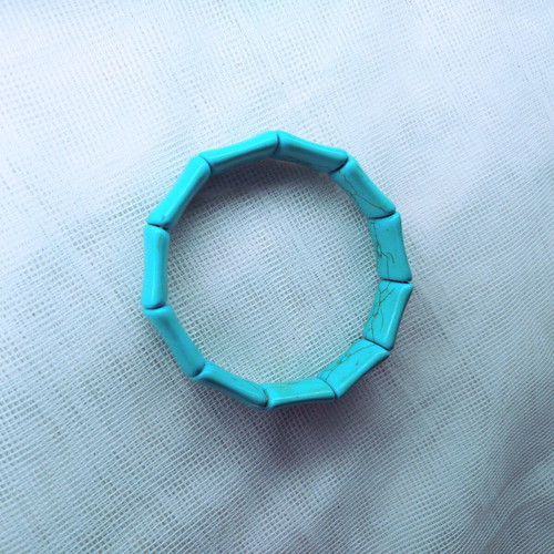 Howlite stone bracelet turquoise color like new