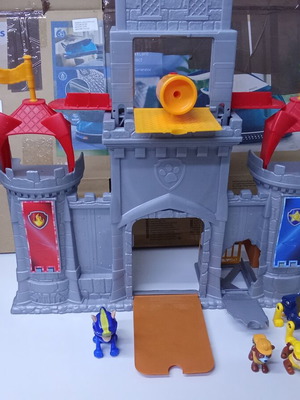 Paw Patrol Rescue Knights Castle HQ παιχνίδι μεταχειρισμένο με 5 extra φιγούρες