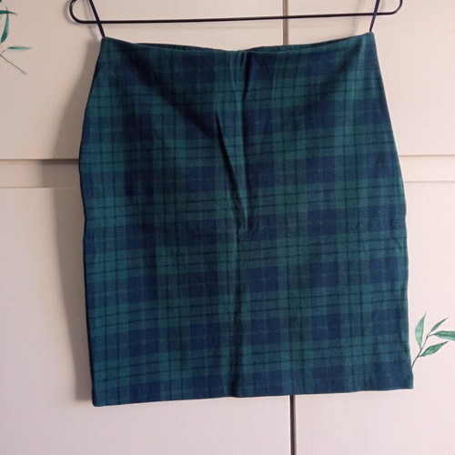 Pink Woman plaid skirt size L like new, green
