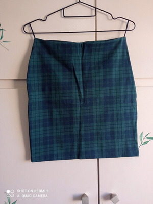 Pink Woman plaid skirt size L like new, green