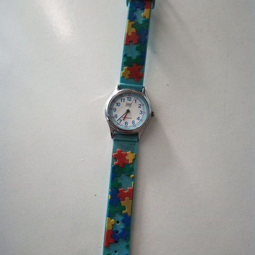 Q&Q children's watch like new with minor glass scratches