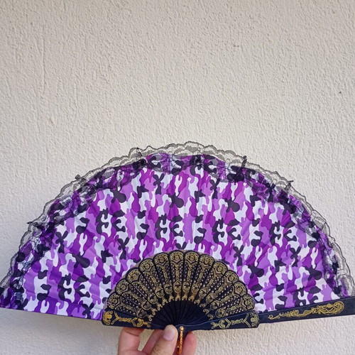 Fan with lace used