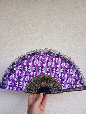 Fan with lace used