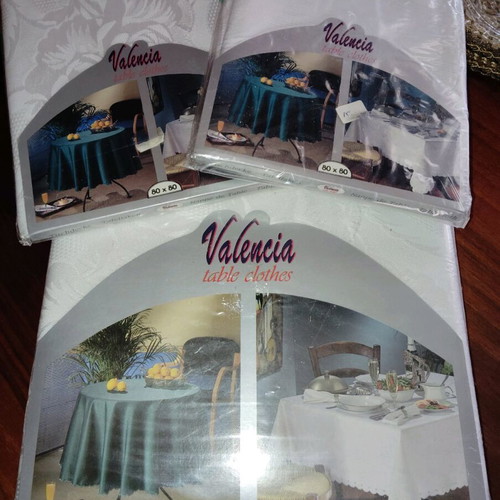 Valencia tablecloth new with napkins