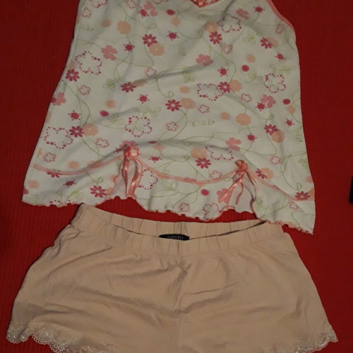 Women's pyjama set like new, medium size, with thin straps