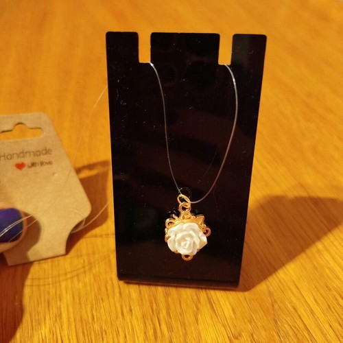 Handmade necklace new with large white rose, length 29cm
