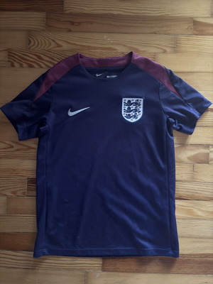 England training jersey σαν καινούργιο, λίγο μικρότερο από XS