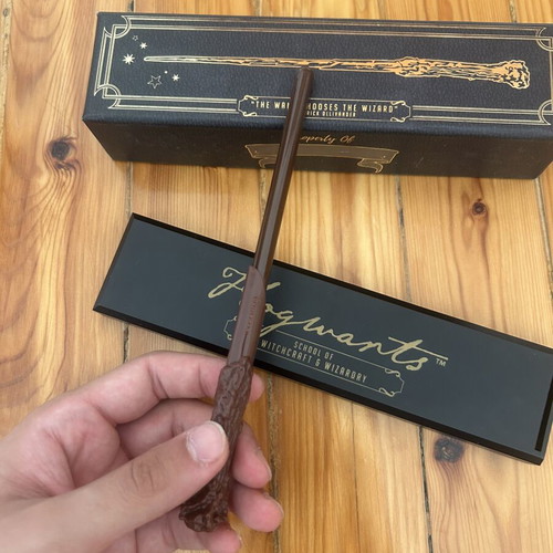 Harry Potter collectible wand like new with stand