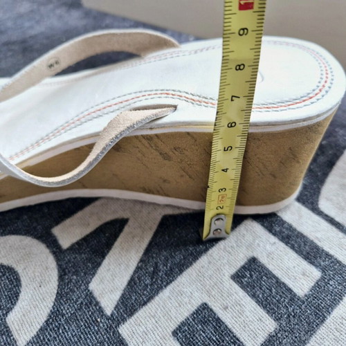 Nike leather white platform sandals used, size 37