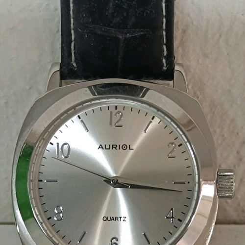 Auriol watch like new with leather straps