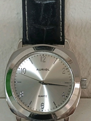 Auriol watch like new with leather straps