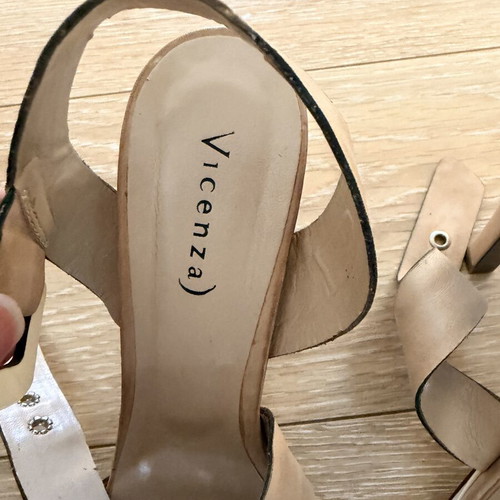 Vicenza leather sandals like new, size 40, white beige