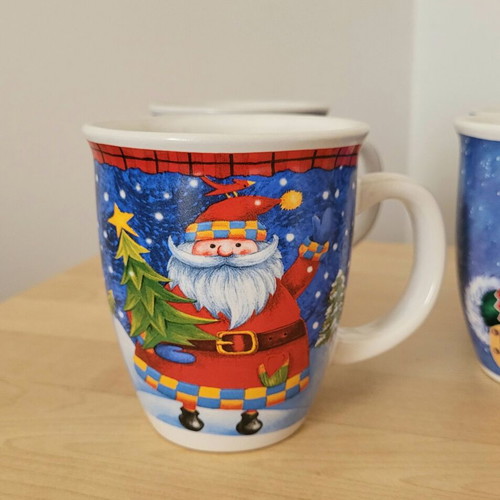 Set of 7 used Christmas mugs in two sizes
