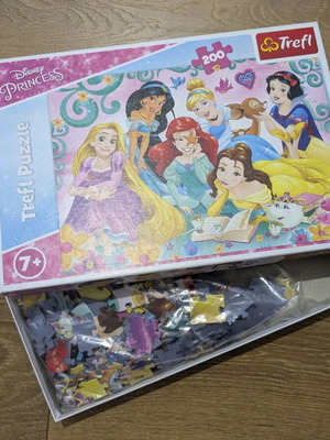 Παζλ Trefl Happy World Of Princesses, 200 κομμάτια