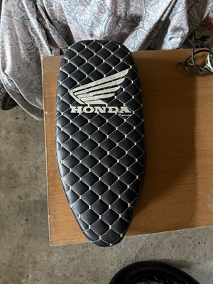 Honda C50 σέλα μοτοσικλέτας