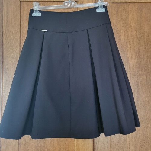 BSB skirt size 42 like new, black, pleated A-line