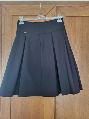 BSB skirt size 42 like new, black, pleated A-line