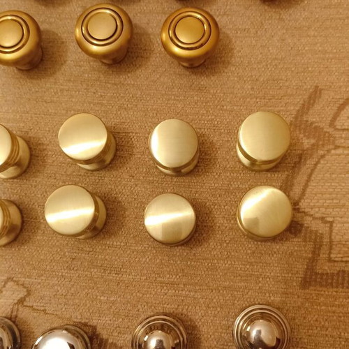 Handles and knobs for cabinets and drawers used, 24 pieces gold and silver