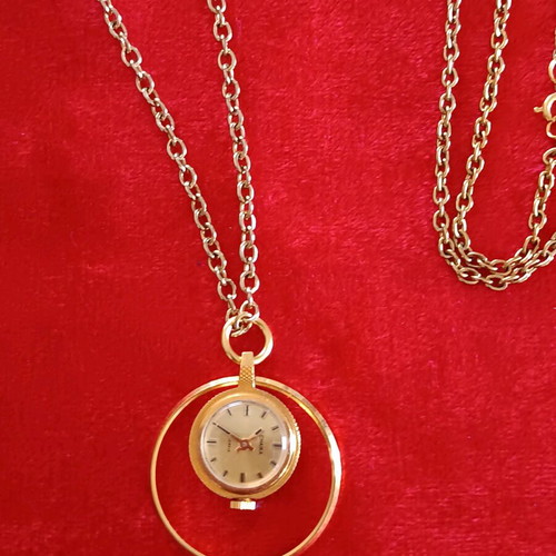 Winding pendant watch used