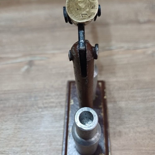 Reloading tool for shotgun shells like new with brass base