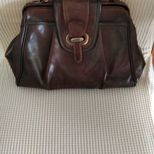 Vintage women's leather bag used, brown color