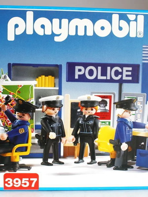 Playmobil 3957 Police Headquarters new, sealed 1997